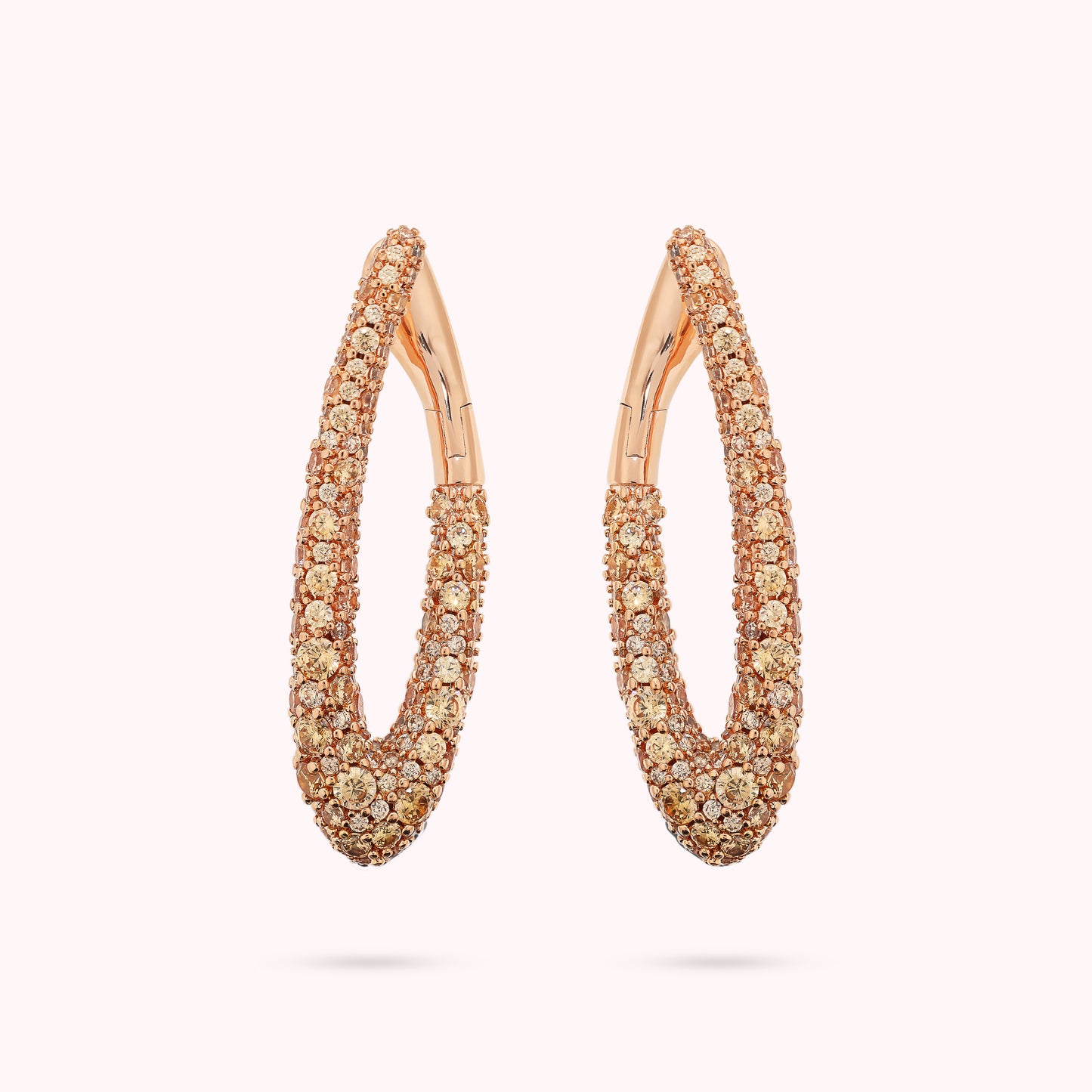 Boucles d'oreilles ovales pavées de zircones cubiques