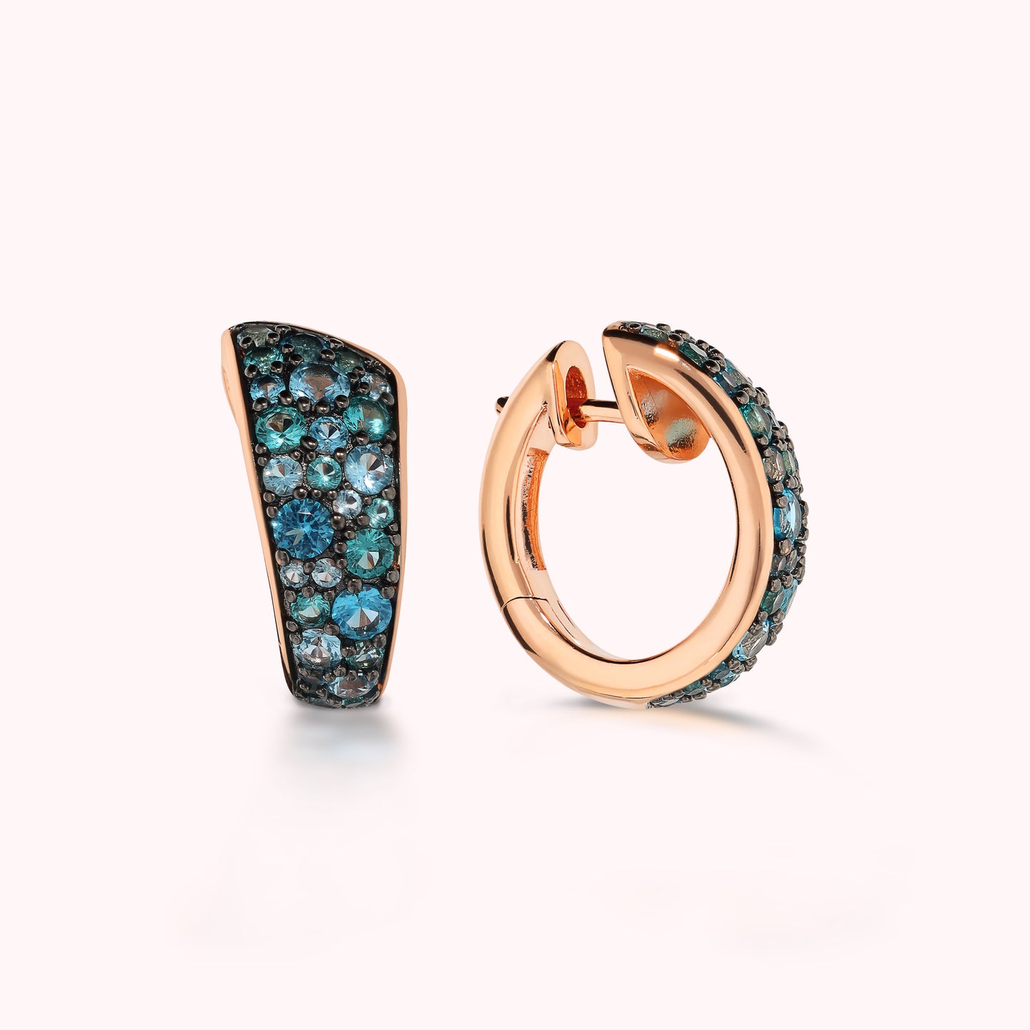 Boucles d'oreilles à tige graduées pavées de zircones cubiques