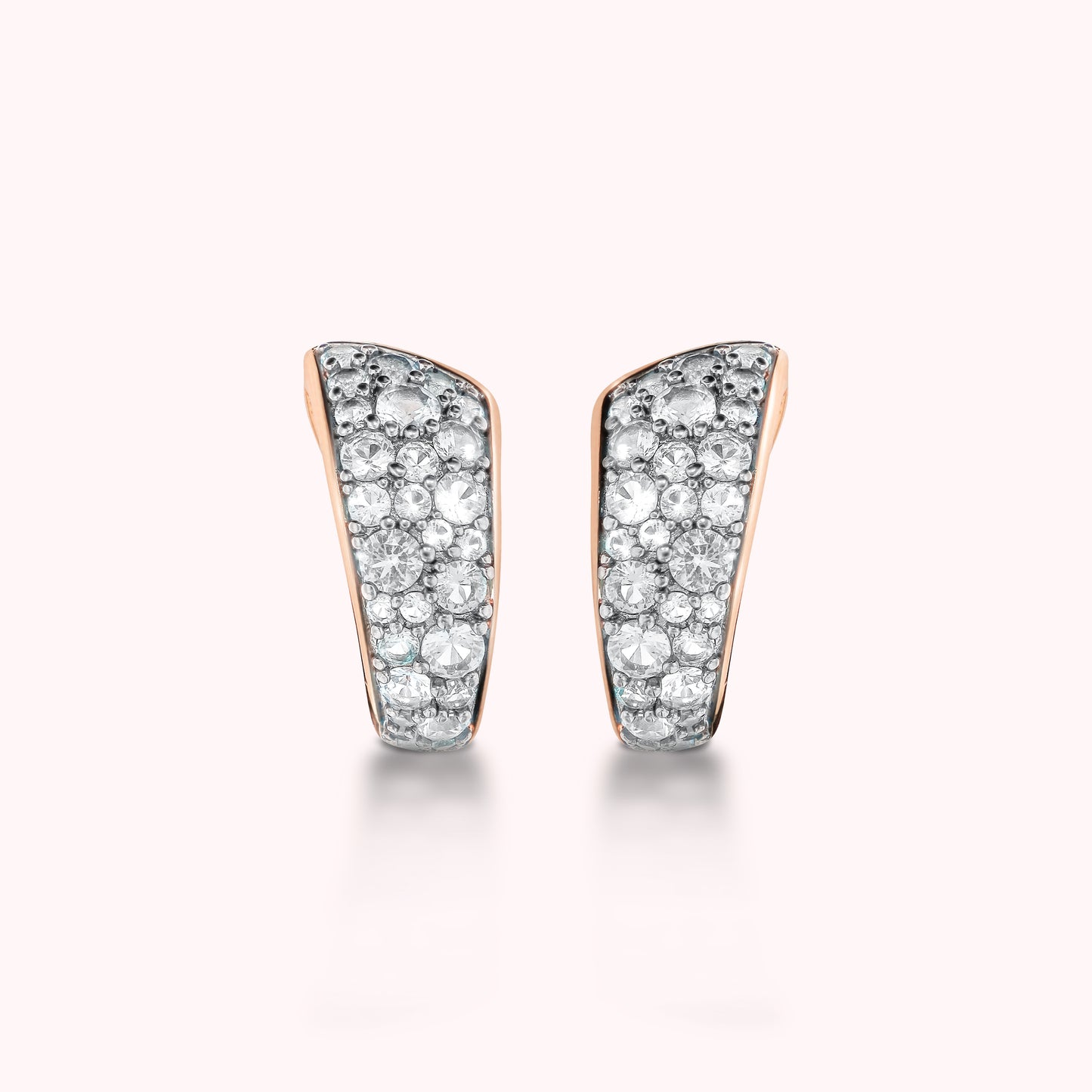 Boucles d'oreilles à tige graduées pavées de zircones cubiques
