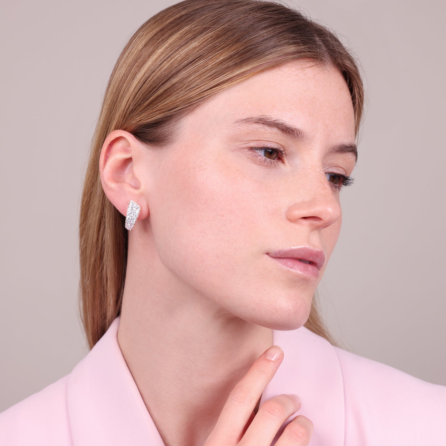 Boucles d'oreilles à tige graduées pavées de zircones cubiques