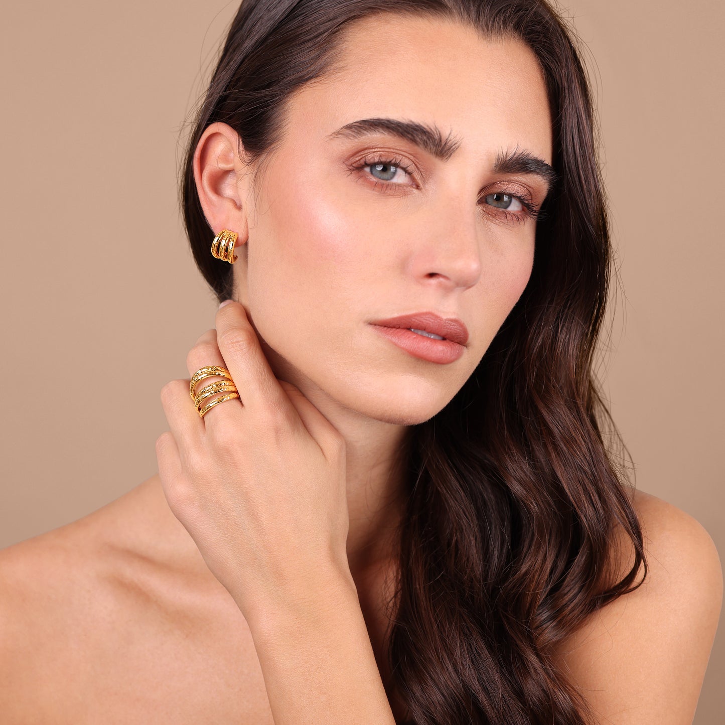 Boucles d'oreilles à tige multi-rangs martelées