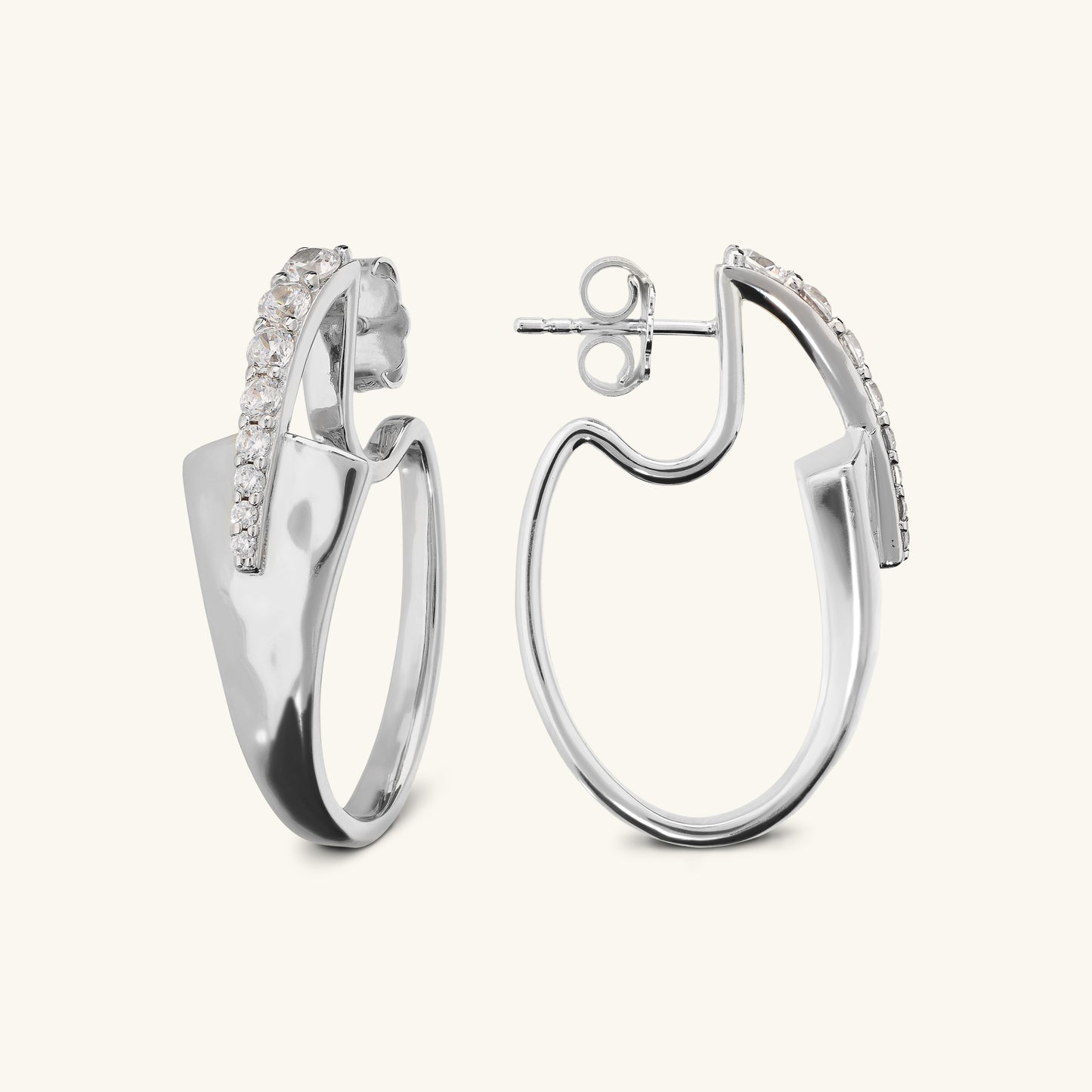 Boucles d'oreilles ovales martelées avec pavé de zircones cubiques