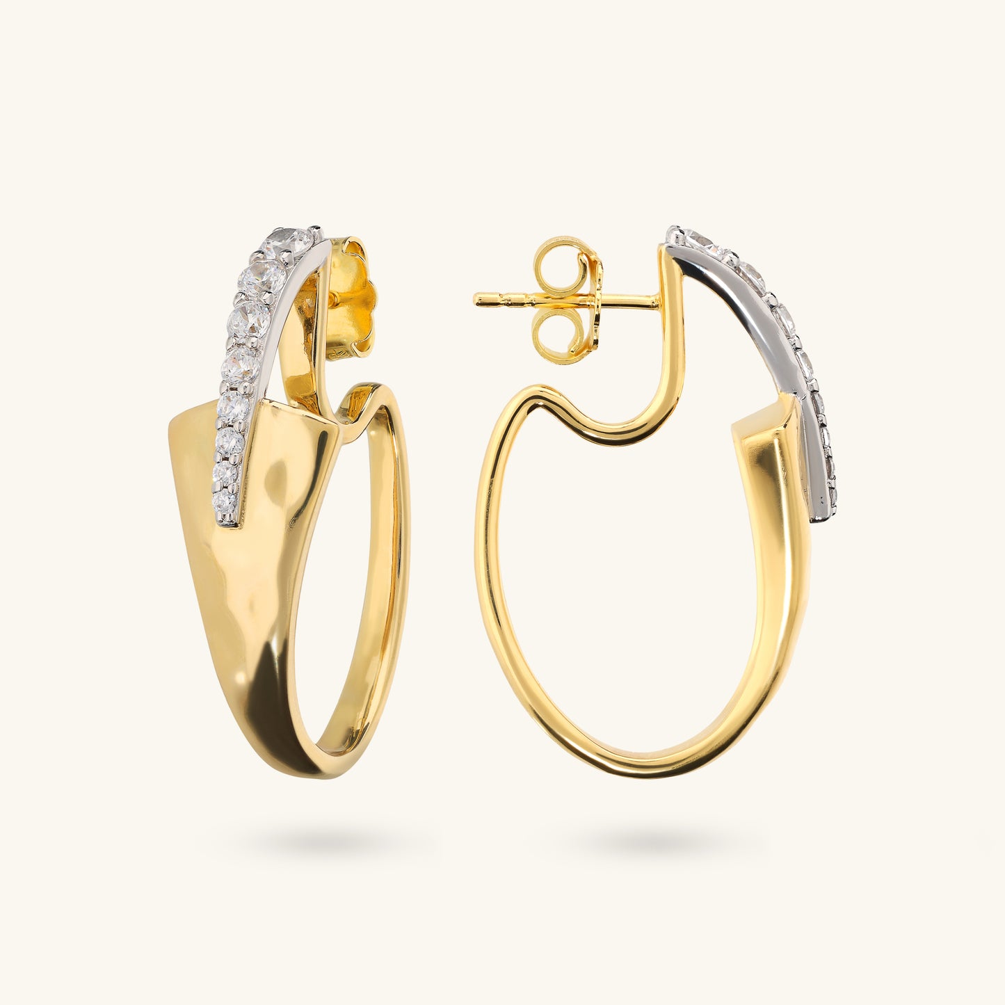 Boucles d'oreilles ovales martelées avec pavé de zircones cubiques