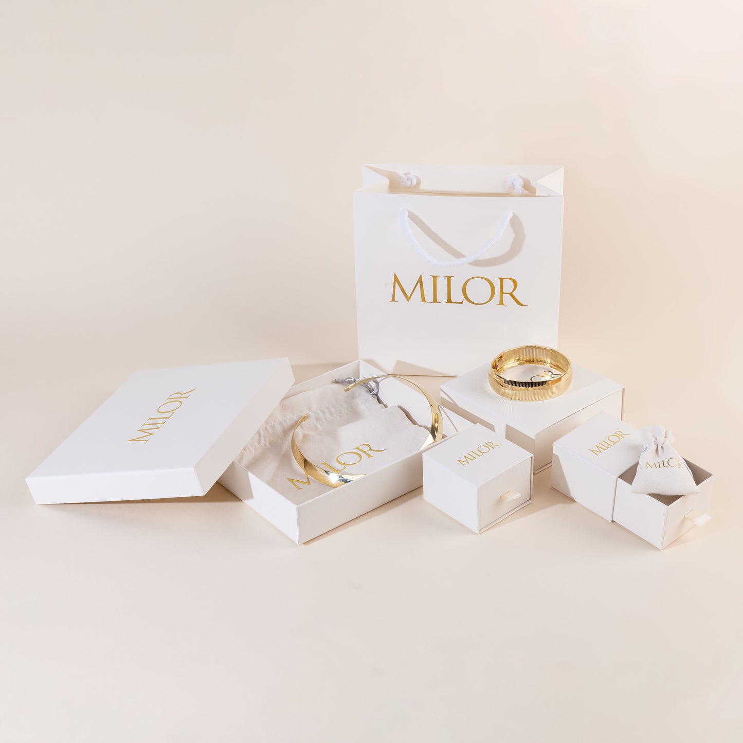 Collana Girocollo in Argento 925 placcato Oro Giallo 18Kt con Mini Perle Ming Bianche d'Acqua Dolce Ø 6/6.5 mm