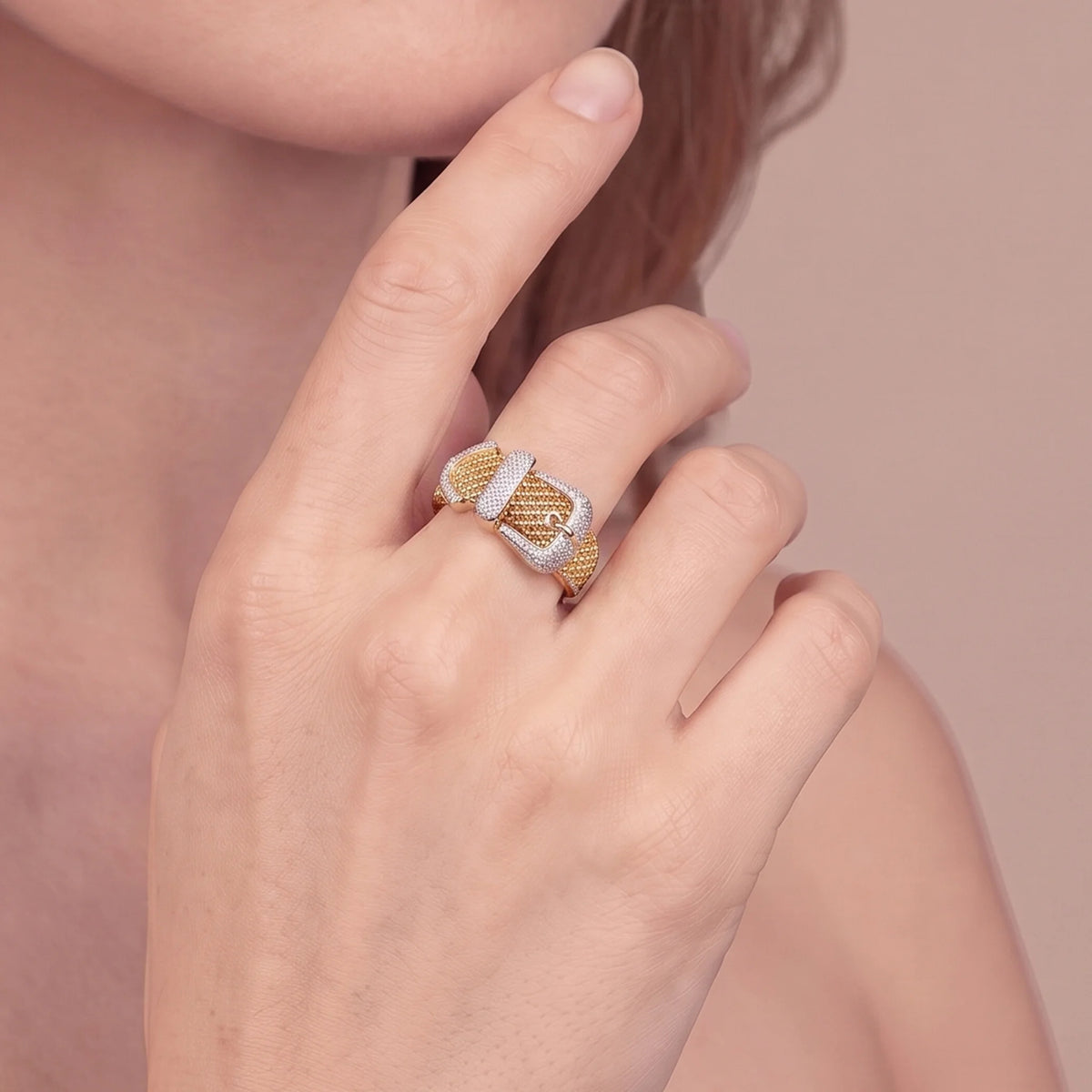 Anello Maglia Popcorn con Fibbia in Cubic Zirconia