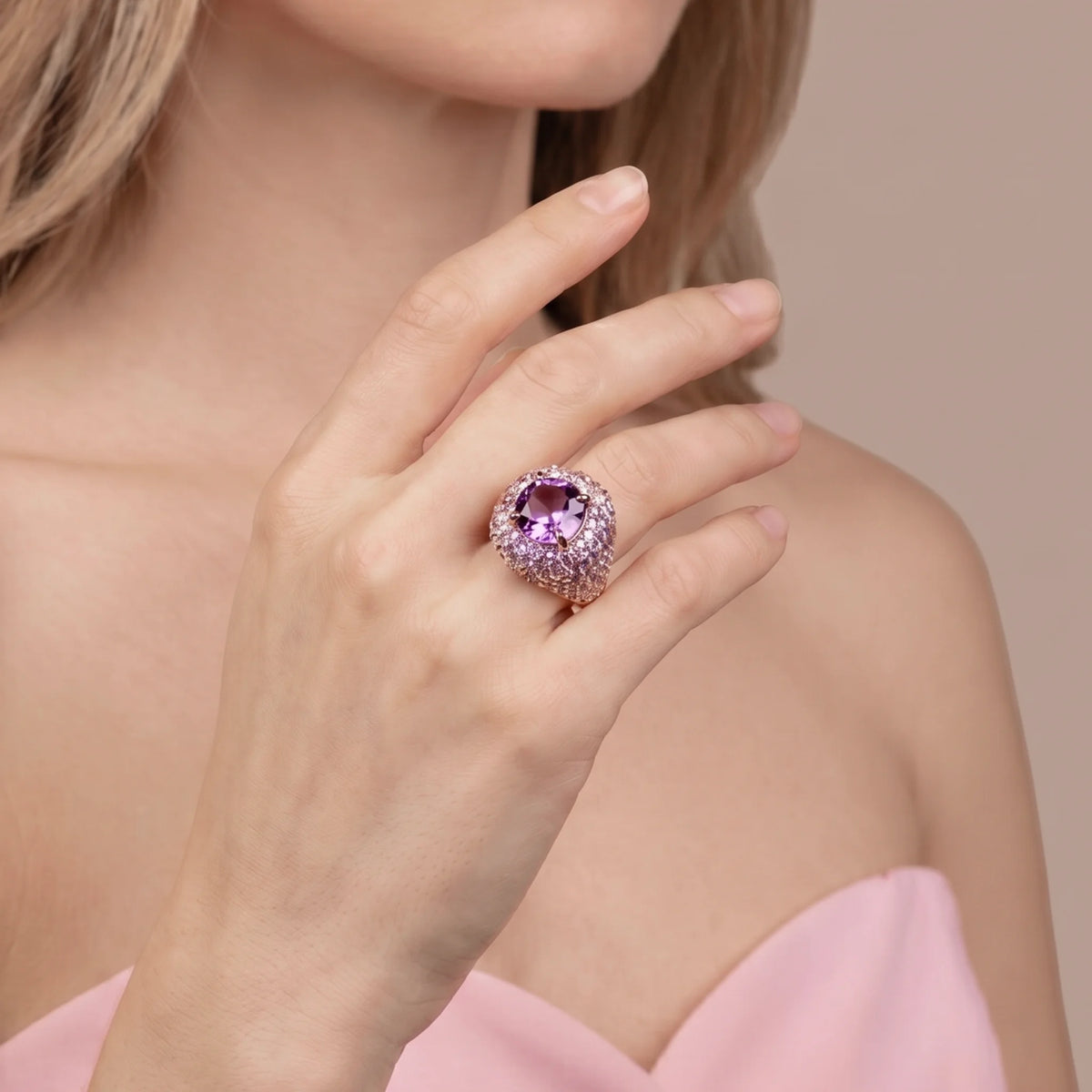 Anello con Prisma Gem Quadrata e Pavè di Cubic Zirconia Placcato Oro 18Kt