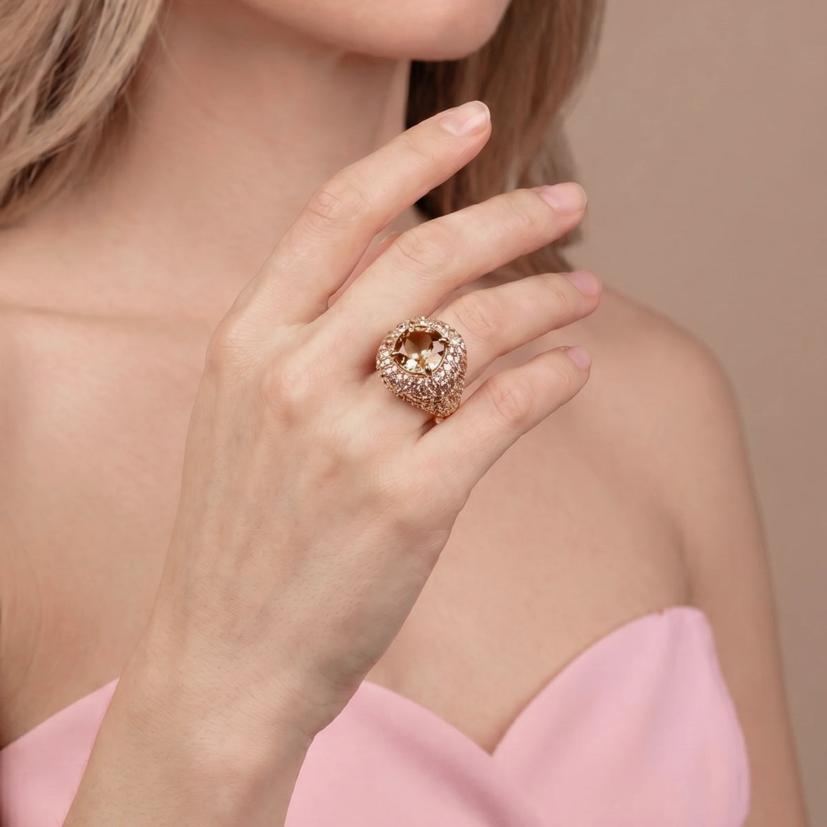 Anello con Prisma Gem Quadrata e Pavè di Cubic Zirconia Placcato Oro 18Kt