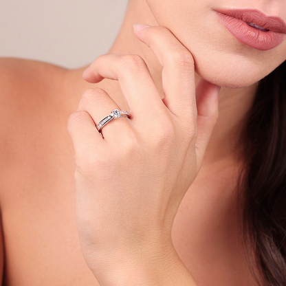 Anello Solitario Oro Bianco 375 con Diamanti Graduati Lab Grown 0.75Ct