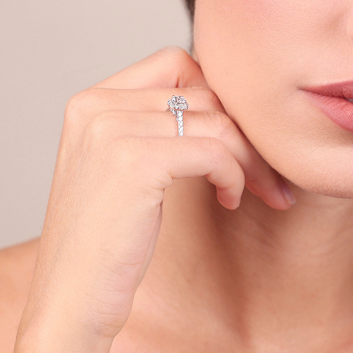 Anello Solitario Oro Bianco 375 con Pavé e Diamante Lab Grown 0.97Ct