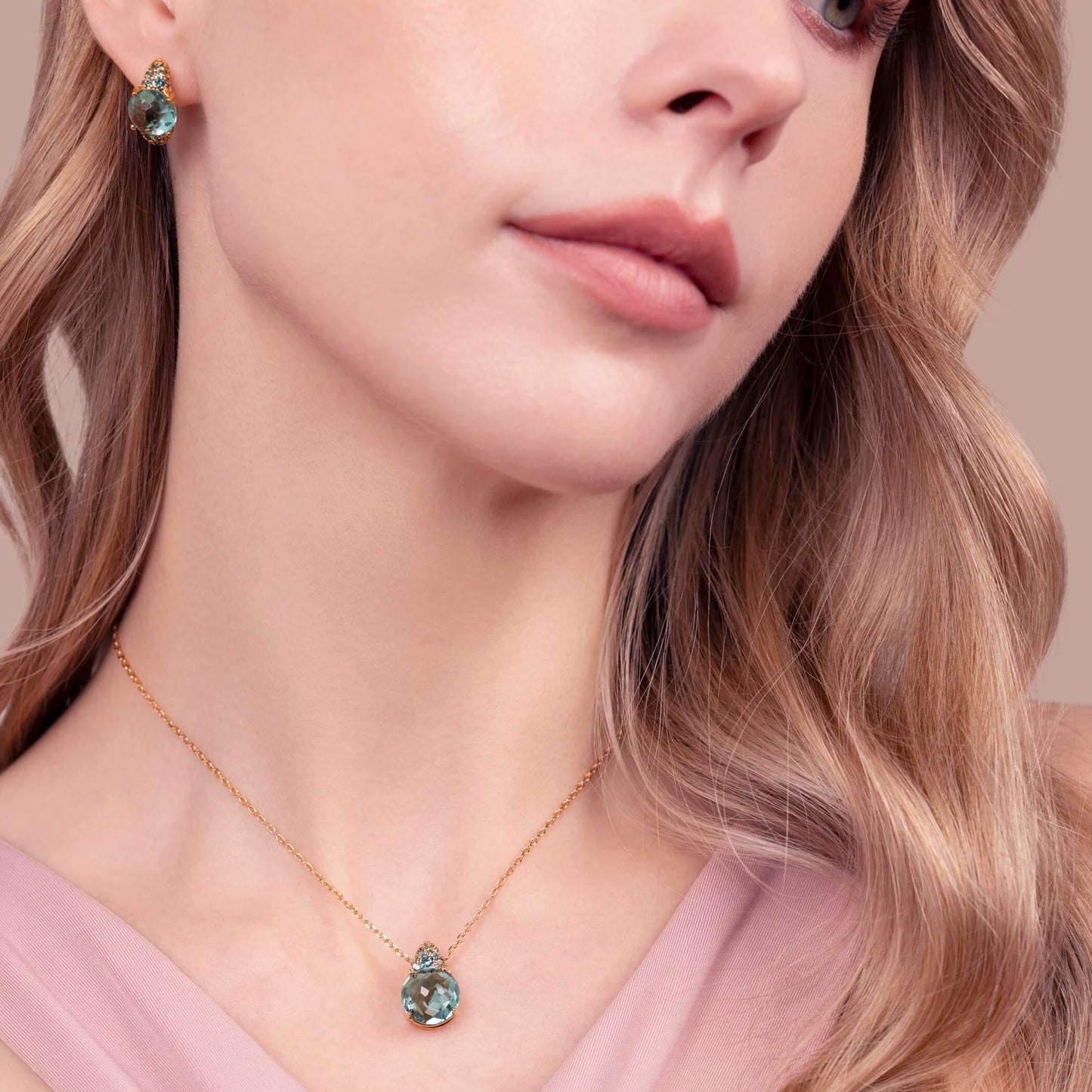 Collana con Ciondolo in Pavé Misto e Prisma Gem