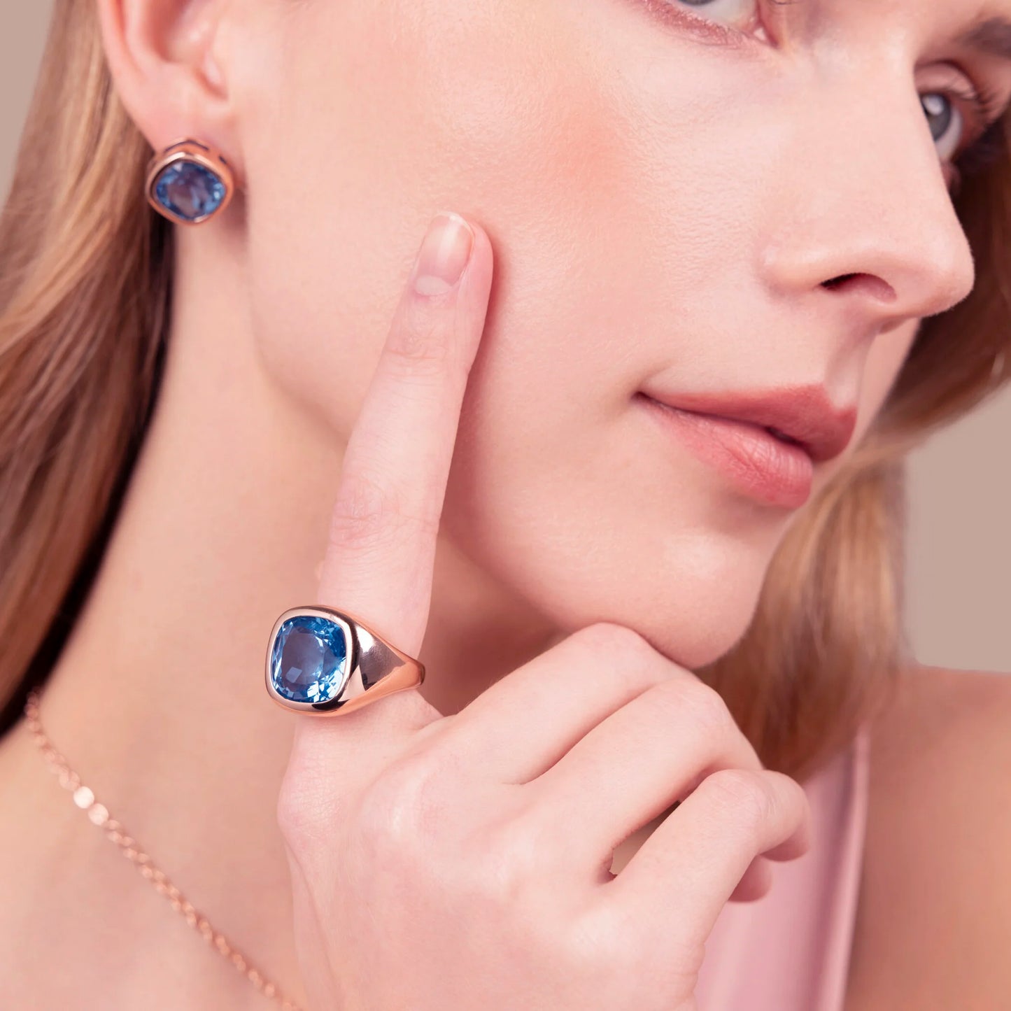 Anello Chevalier con Prisma Gem Taglio Cushion