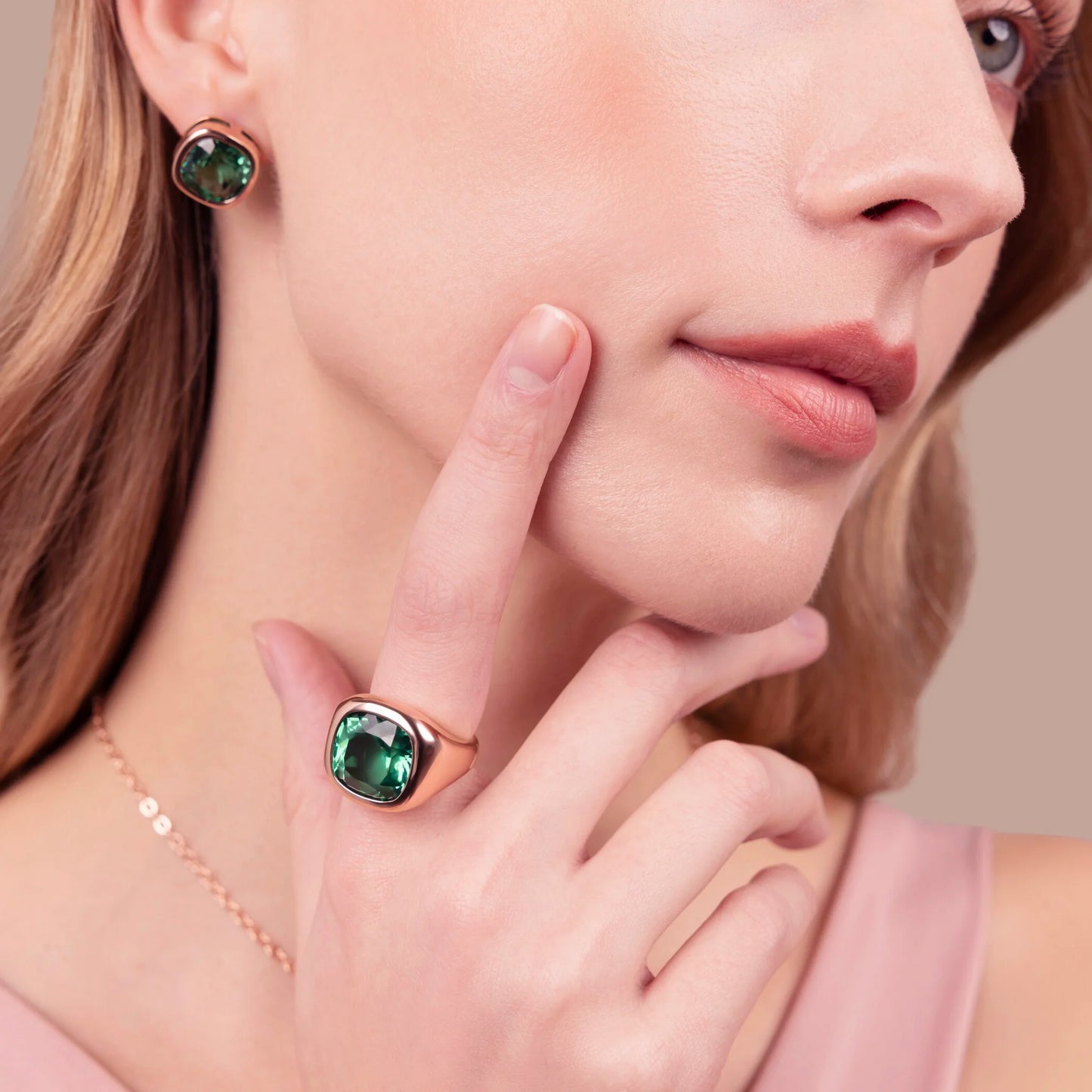Anello Chevalier con Prisma Gem Taglio Cushion