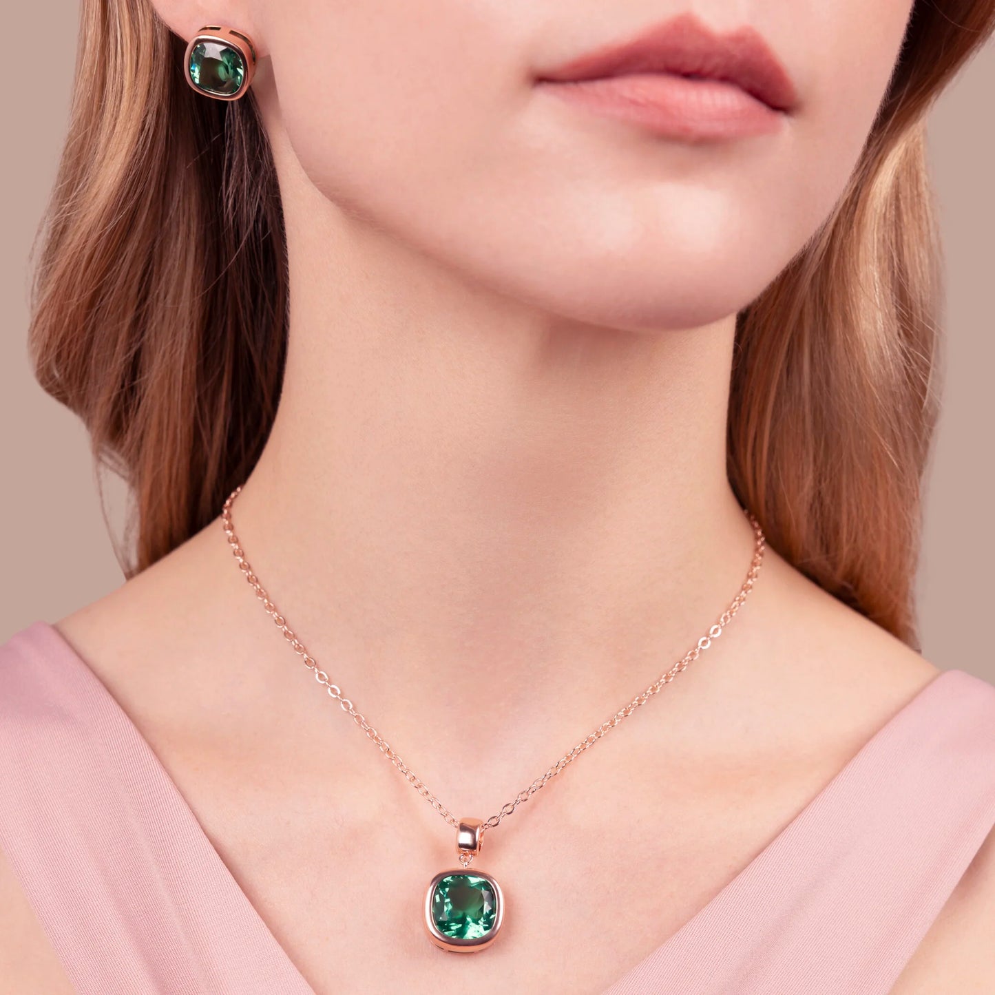 Collana con Punto Luce in Prisma Gem Taglio Cushion