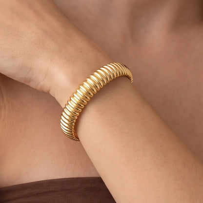 Bracciale Rigido Aperto con Finitura Plissé