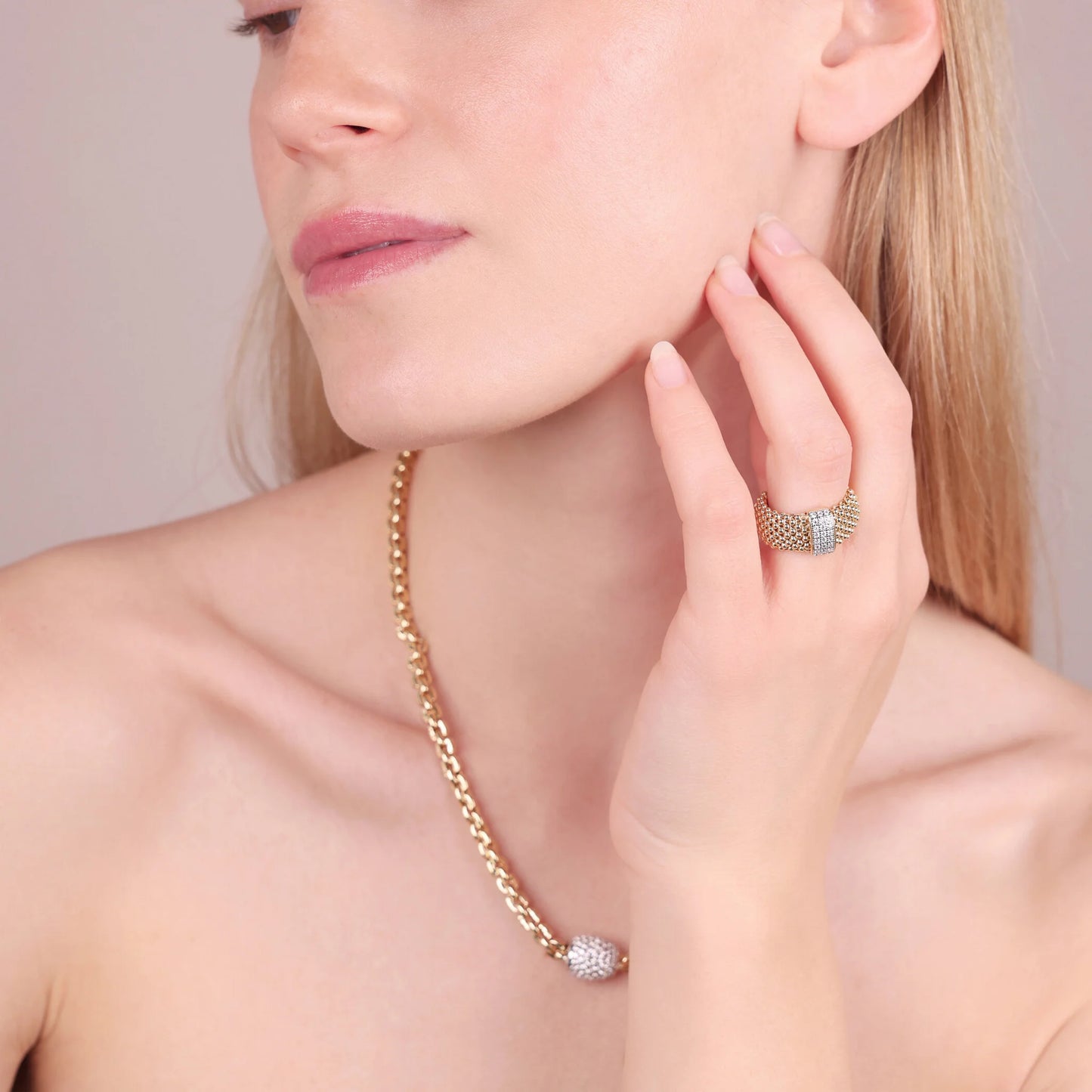 Anello a Fascia Maglia Popcorn in Argento 925 placcato Oro Giallo 18Kt con Pavé di Cubic Zirconia