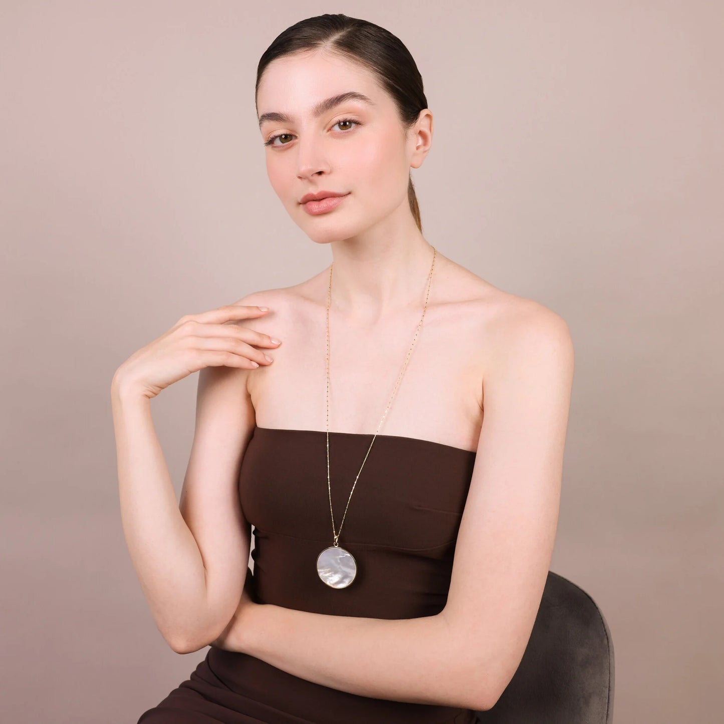 Collana Lunga in Argento 925 placcato Oro Giallo 18Kt con Pendente in Pietra Naturale Madreperla Bianca
