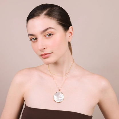Collana Lunga in Argento 925 placcato Oro Giallo 18Kt con Pendente in Pietra Naturale Madreperla Bianca