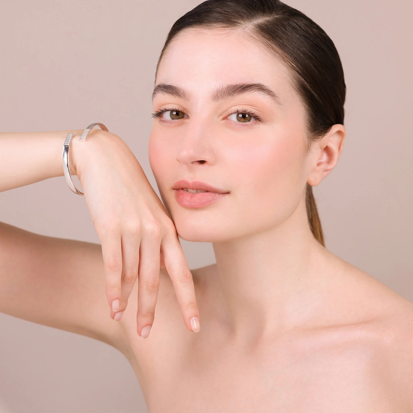 Bracciale Rigido Contrarié in Argento 925 con Pavé di Cubic Zirconia