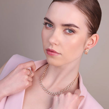Collier ras du cou à chaîne carrée avec pavé de zircones cubiques