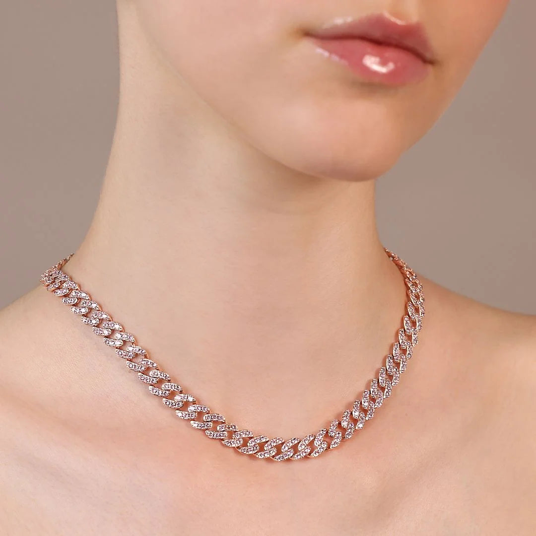 Collier ras du cou à chaîne carrée avec pavé de zircones cubiques