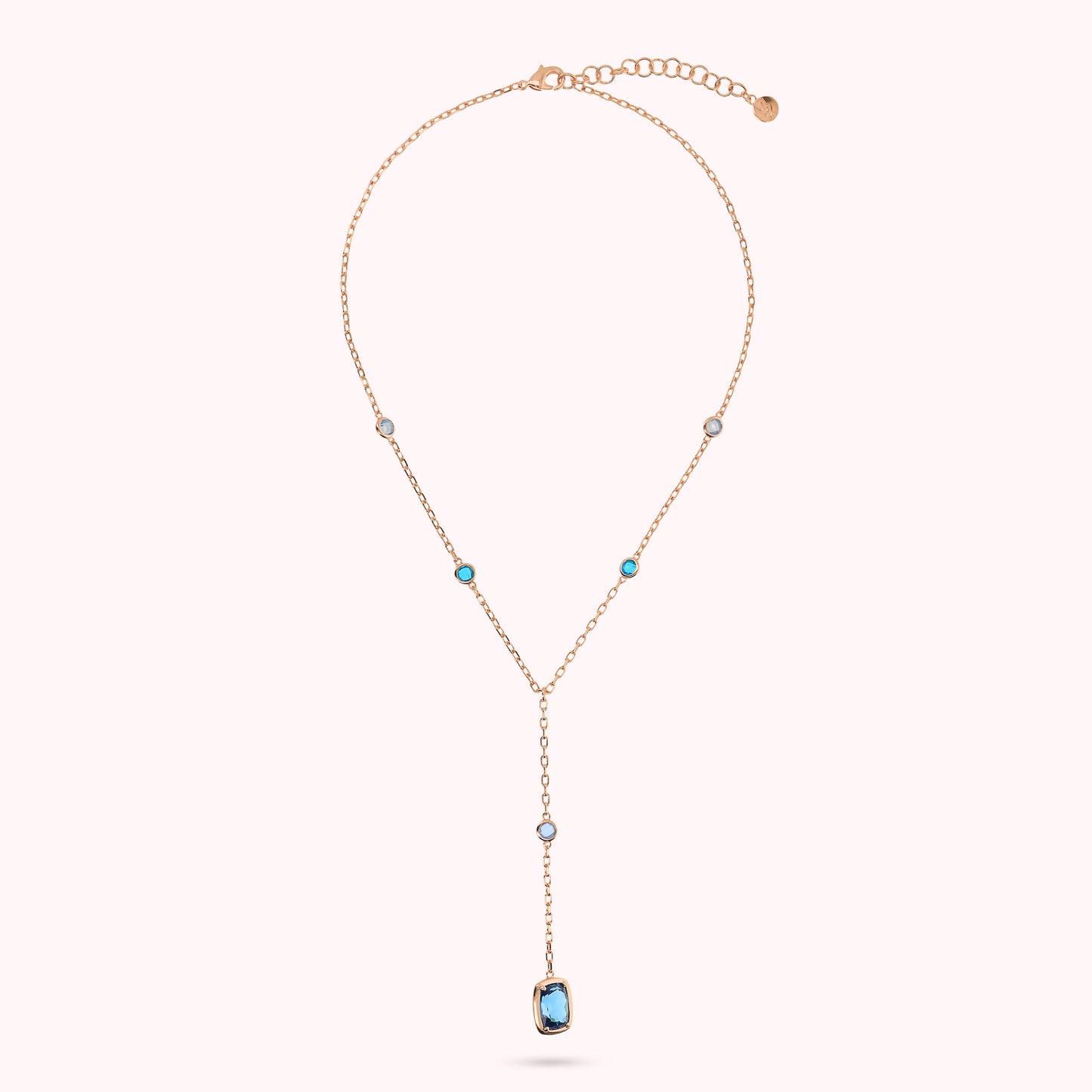 Collier à nœuds avec pierres précieuses rondes et baguettes