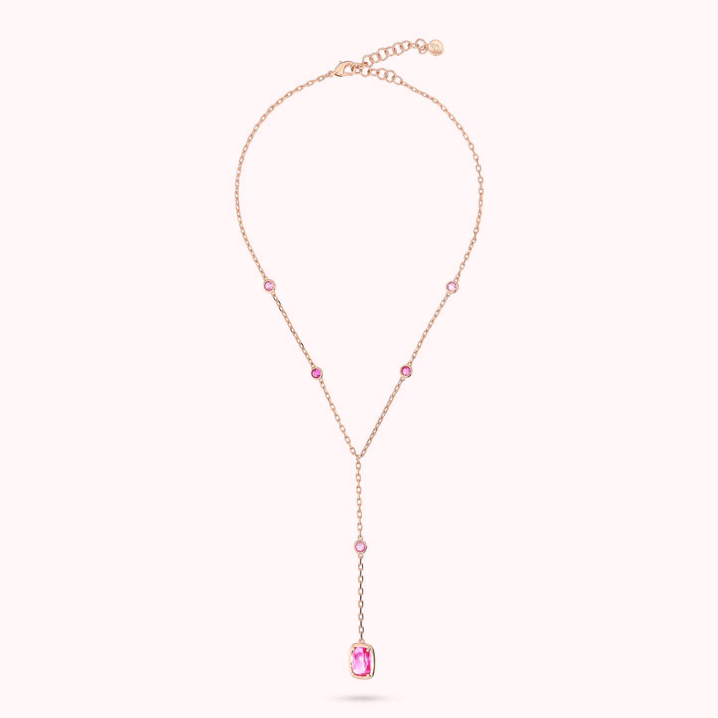 Collier à nœuds avec pierres précieuses rondes et baguettes