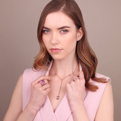 Collier à nœuds avec pierres précieuses rondes et baguettes