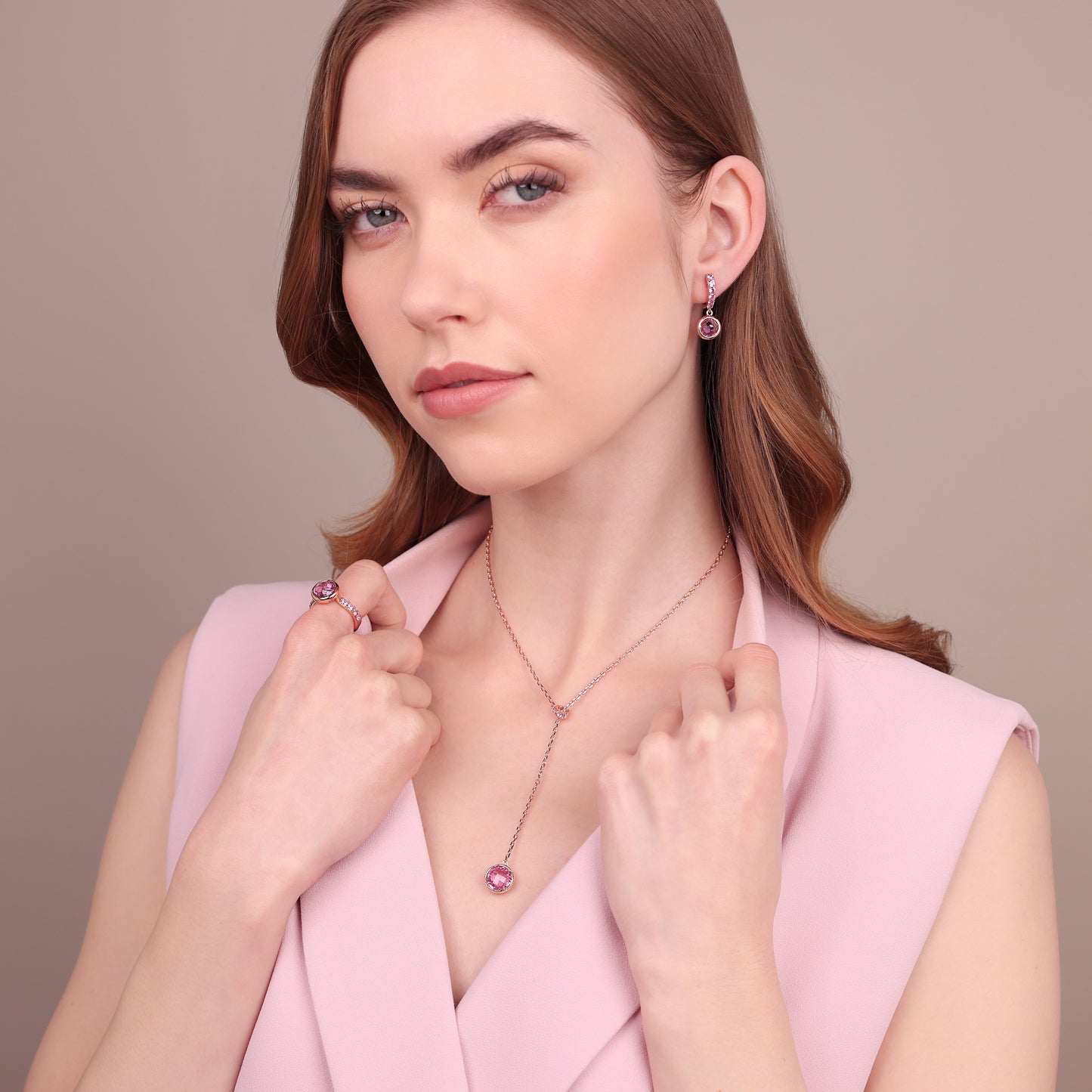 Collana a Cravatta con Rondella in Pavé e Pendente in Prisma Gem Tonda