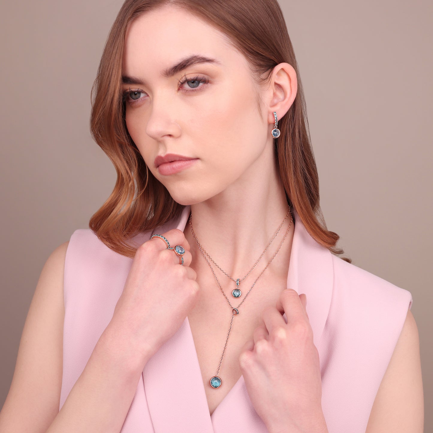 Anello Cocktail con Cubic Zirconia e Prisma Gem Tonda