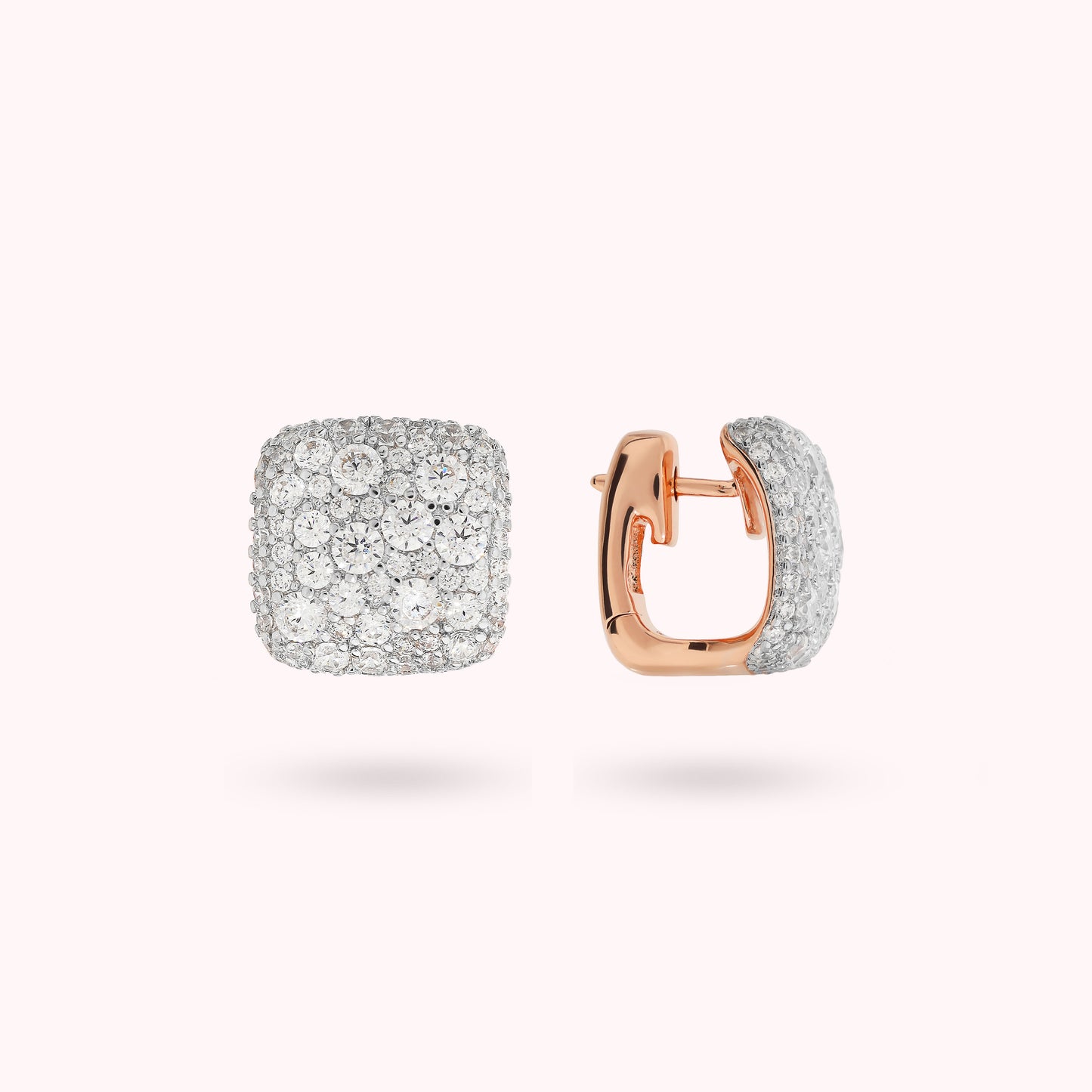 Orecchini a Lobo Quadrati con Pavé di Cubic Zirconia