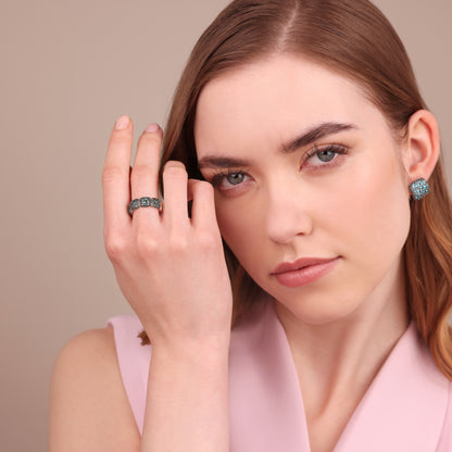 Anello a Fascia con Elementi Quadrati in Pavé di Cubic Zirconia