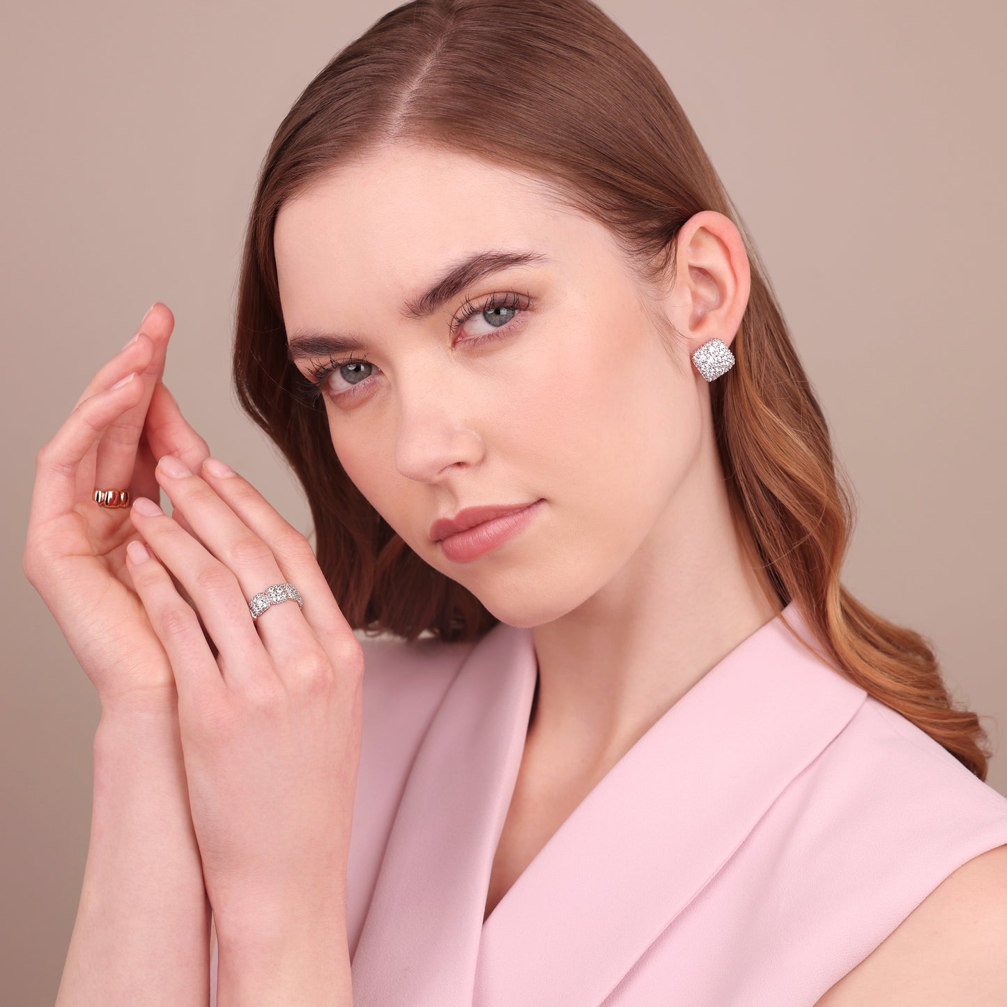 Anello a Fascia con Elementi Quadrati in Pavé di Cubic Zirconia
