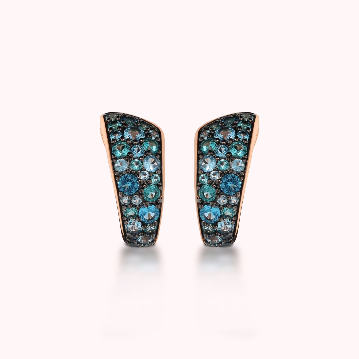 Boucles d'oreilles à tige graduées pavées de zircones cubiques