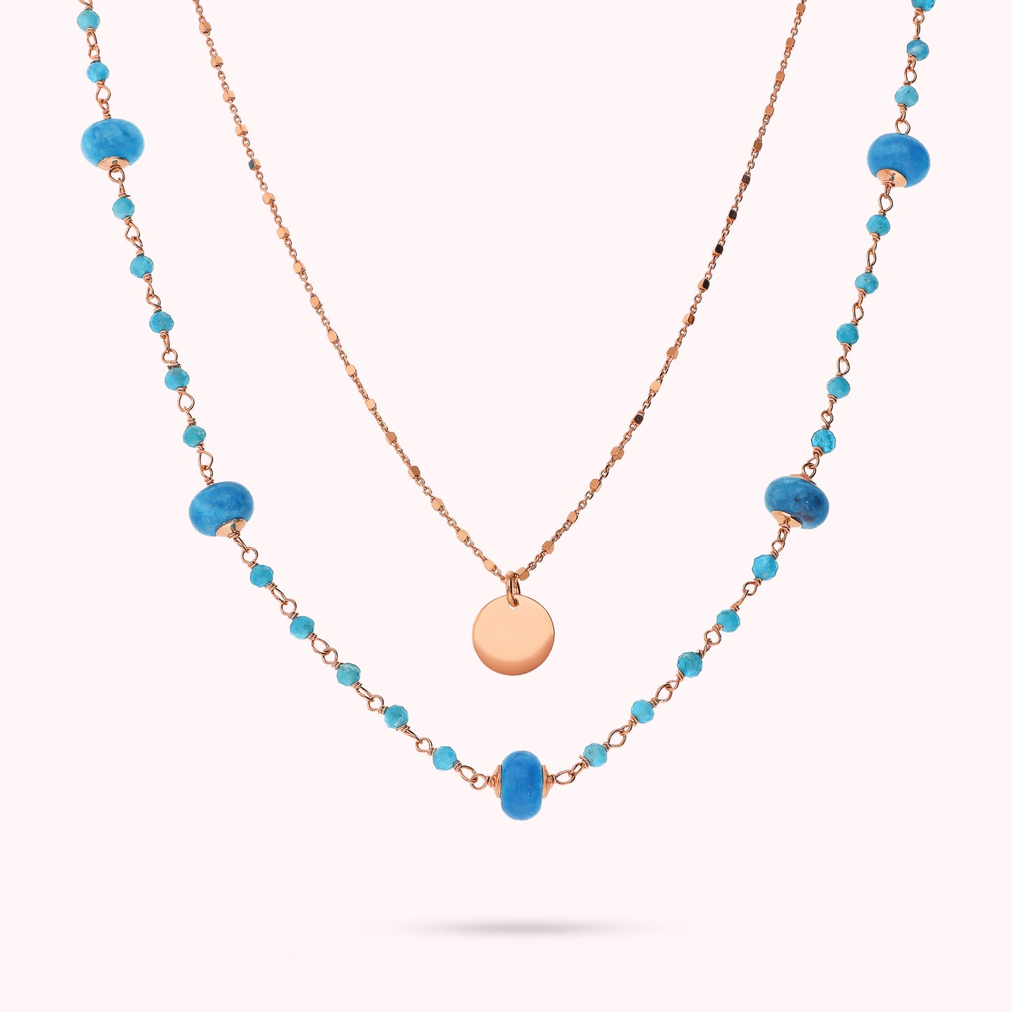 Collier chapelet à plusieurs rangs avec pendentif en apatite bleue et disque