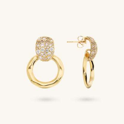 Orecchini Pendenti ad Anello Martellati con Pavé di Cubic Zirconia