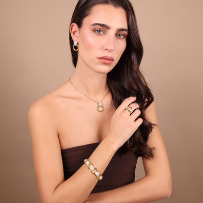 Orecchini Pendenti ad Anello Martellati con Pavé di Cubic Zirconia