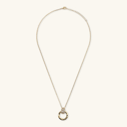 Collier avec pendentif en anneau martelé et pavé de zircones cubiques