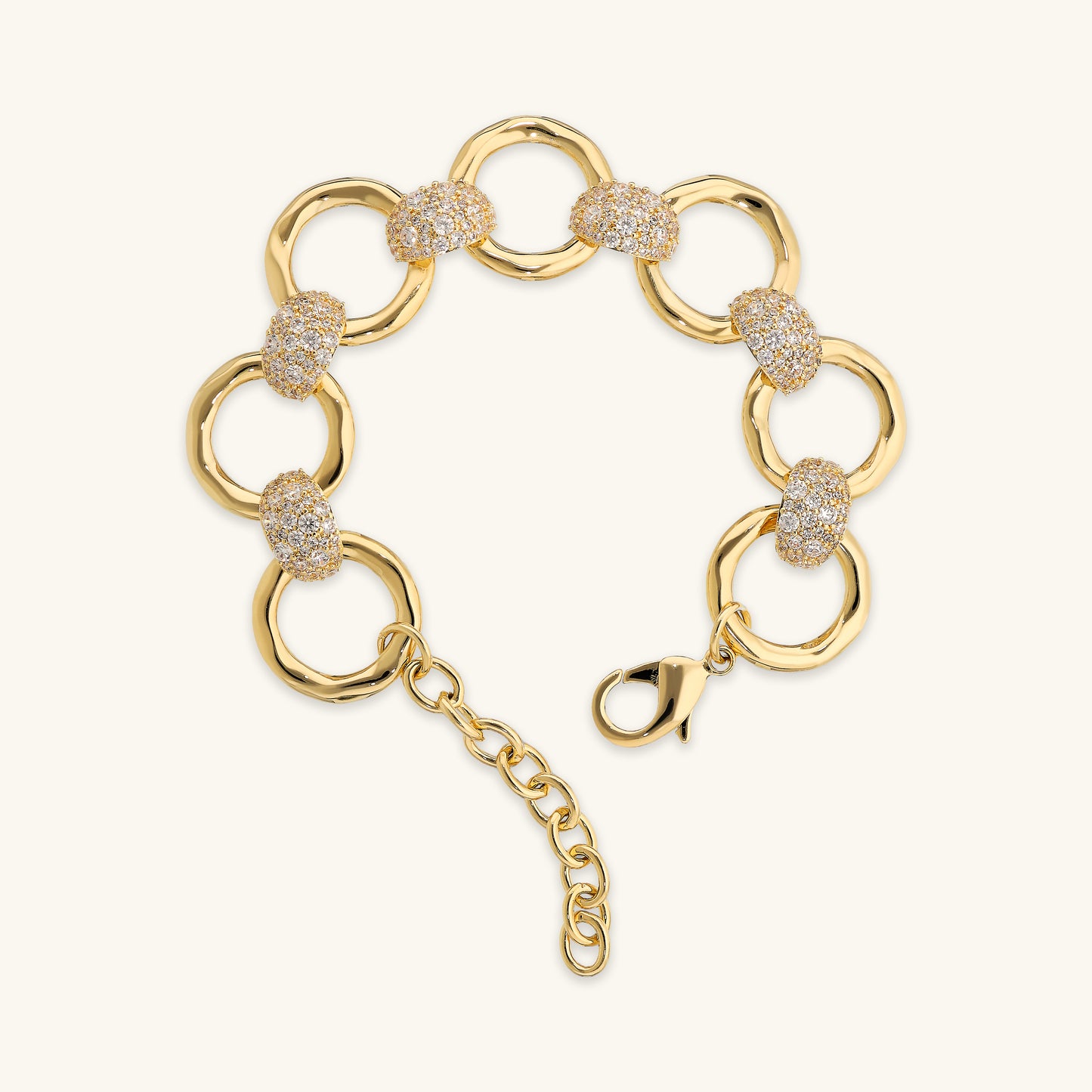 Bracciale con Maglie ad Anello Martellate e Pavé di Cubic Zirconia