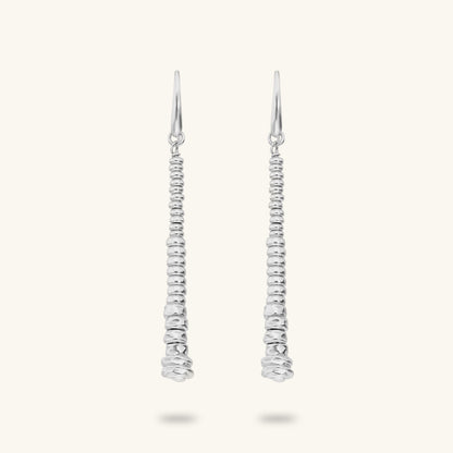Boucles d'oreilles pendantes avec rondelles martelées et sphères brillantes