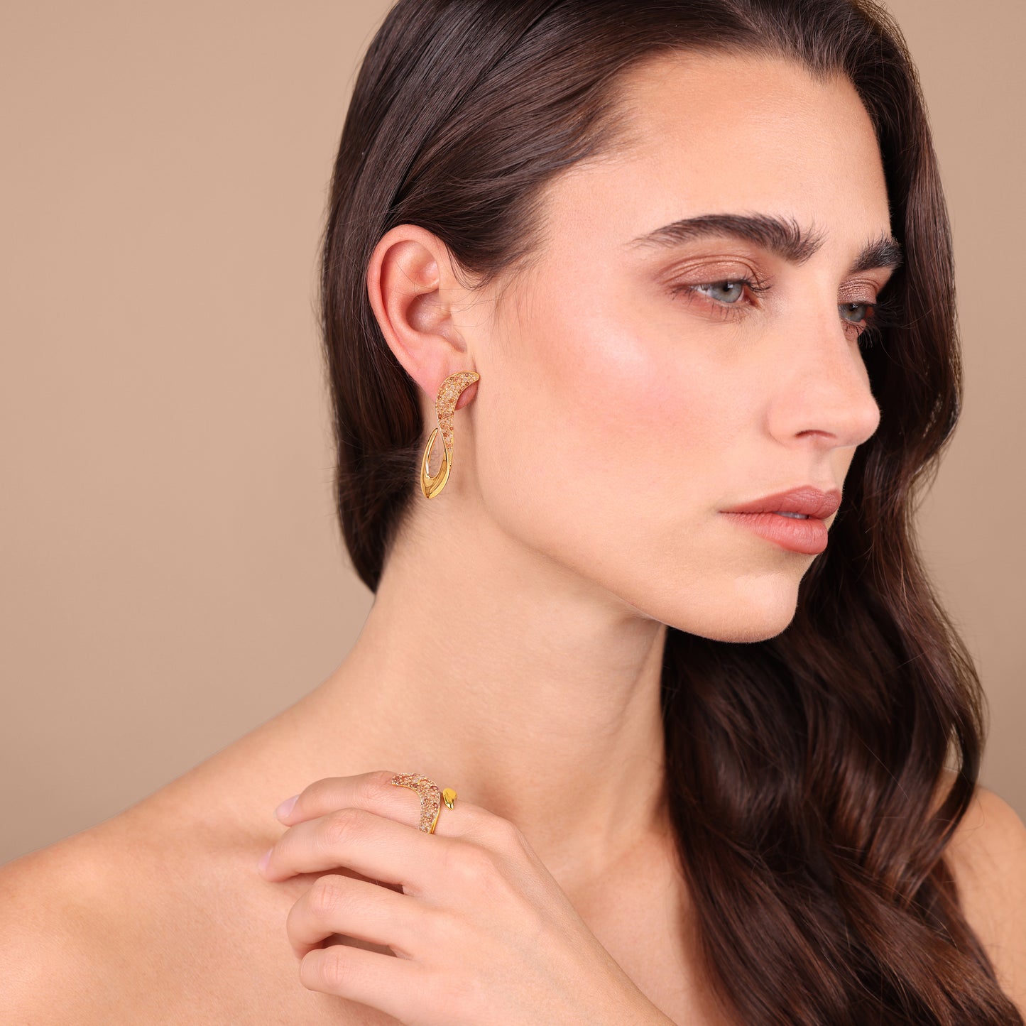 Boucles d'oreilles pendantes Wave avec pavé de zircones cubiques