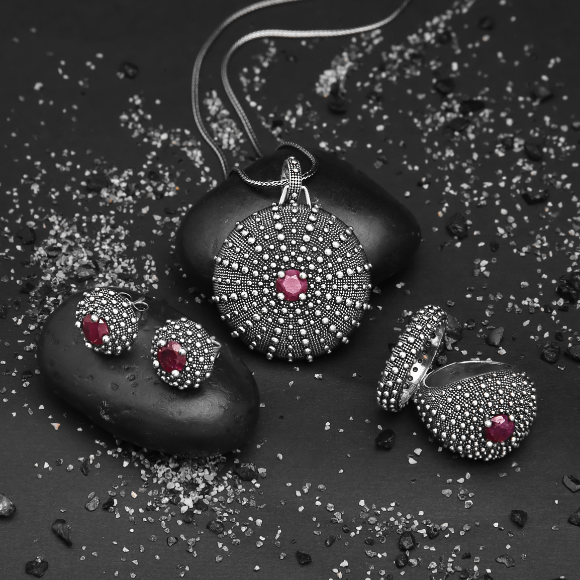 Collana in Argento 925 placcato Rutenio con Pendente Texture Riccio di Mare e Pietra Naturale